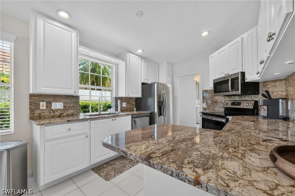 Los Altos Court E Naples, FL 34109
