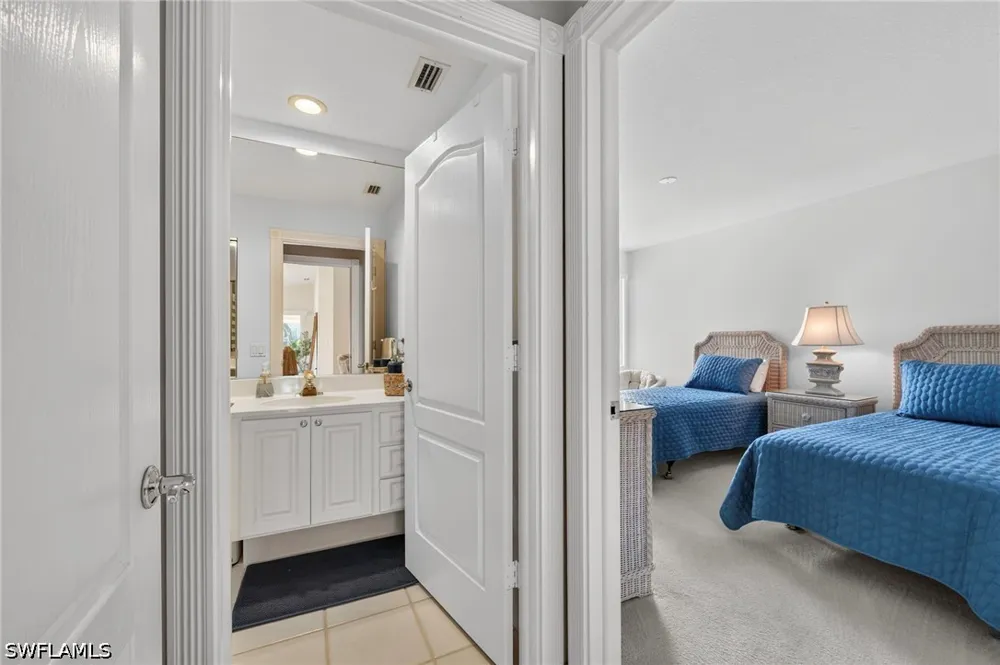 Los Altos Court E Naples, FL 34109