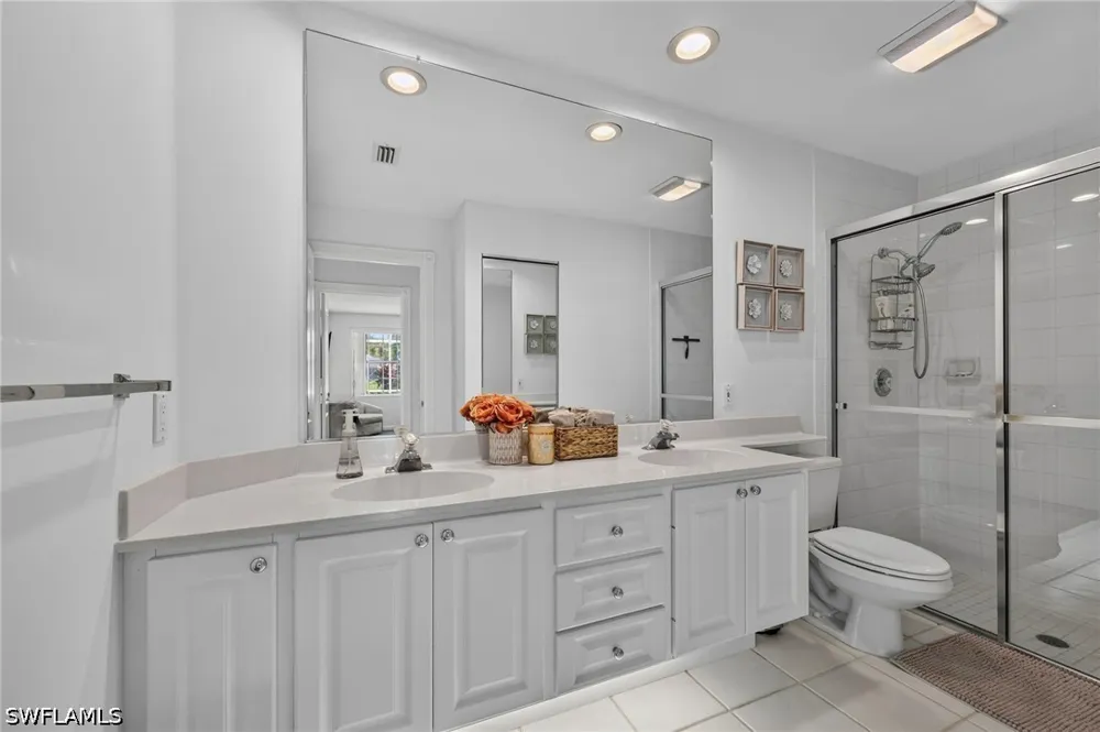 Los Altos Court E Naples, FL 34109