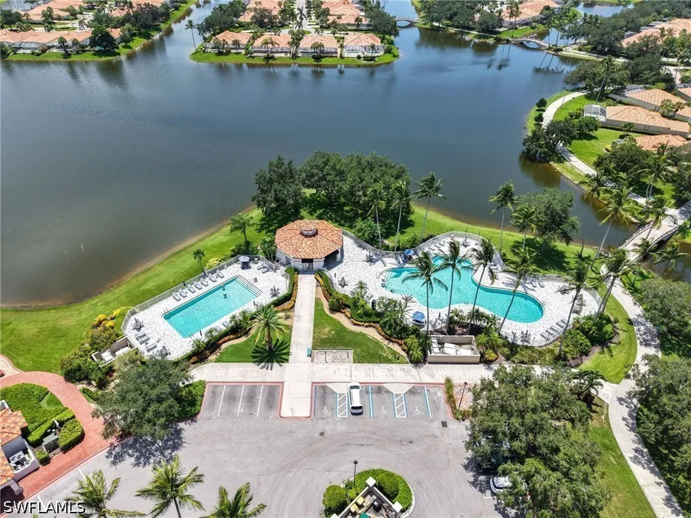 Los Altos Court E Naples, FL 34109