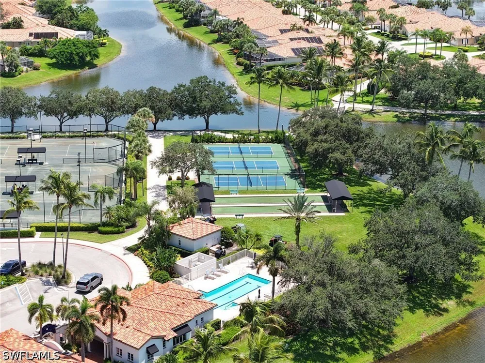 Los Altos Court E Naples, FL 34109