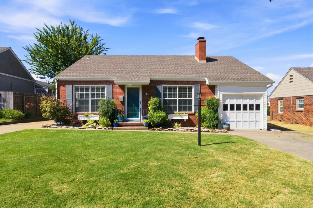 1722 S Columbia Place Tulsa, OK 74104