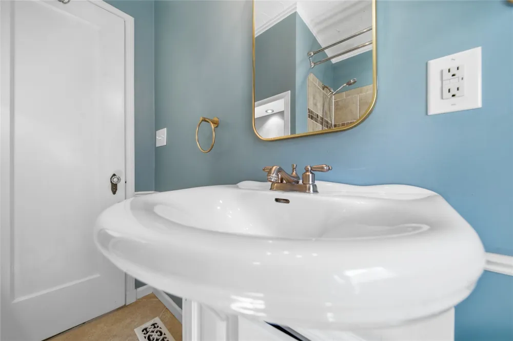 1722 S Columbia Place Tulsa, OK 74104