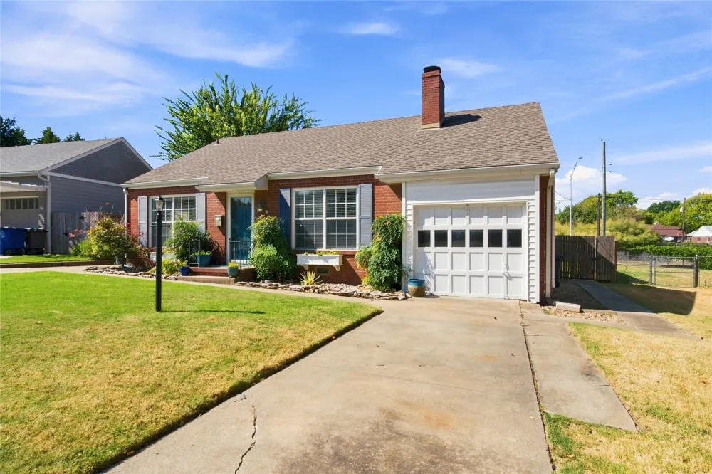 1722 S Columbia Place Tulsa, OK 74104