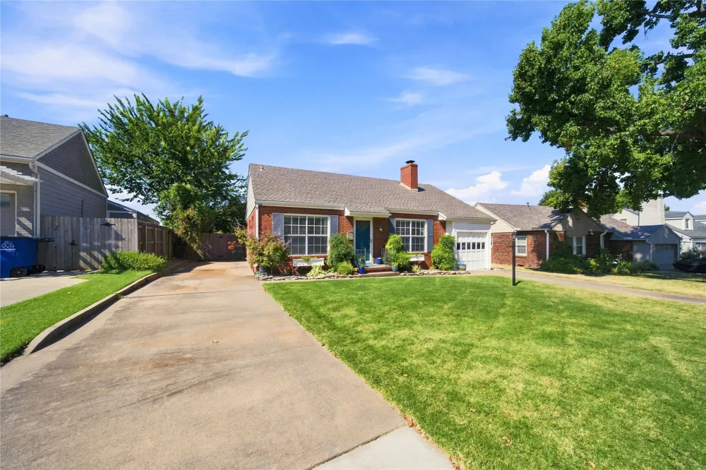 1722 S Columbia Place Tulsa, OK 74104
