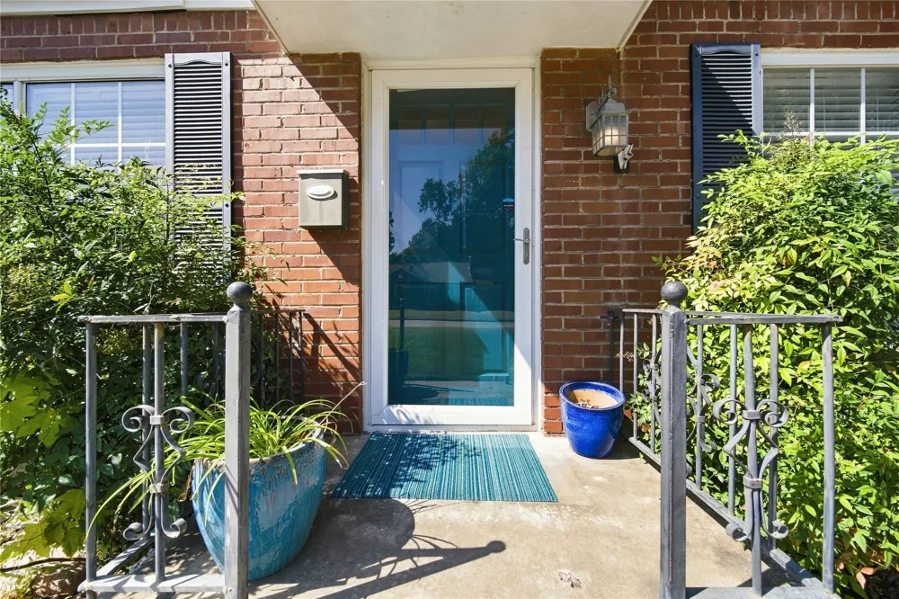 1722 S Columbia Place Tulsa, OK 74104