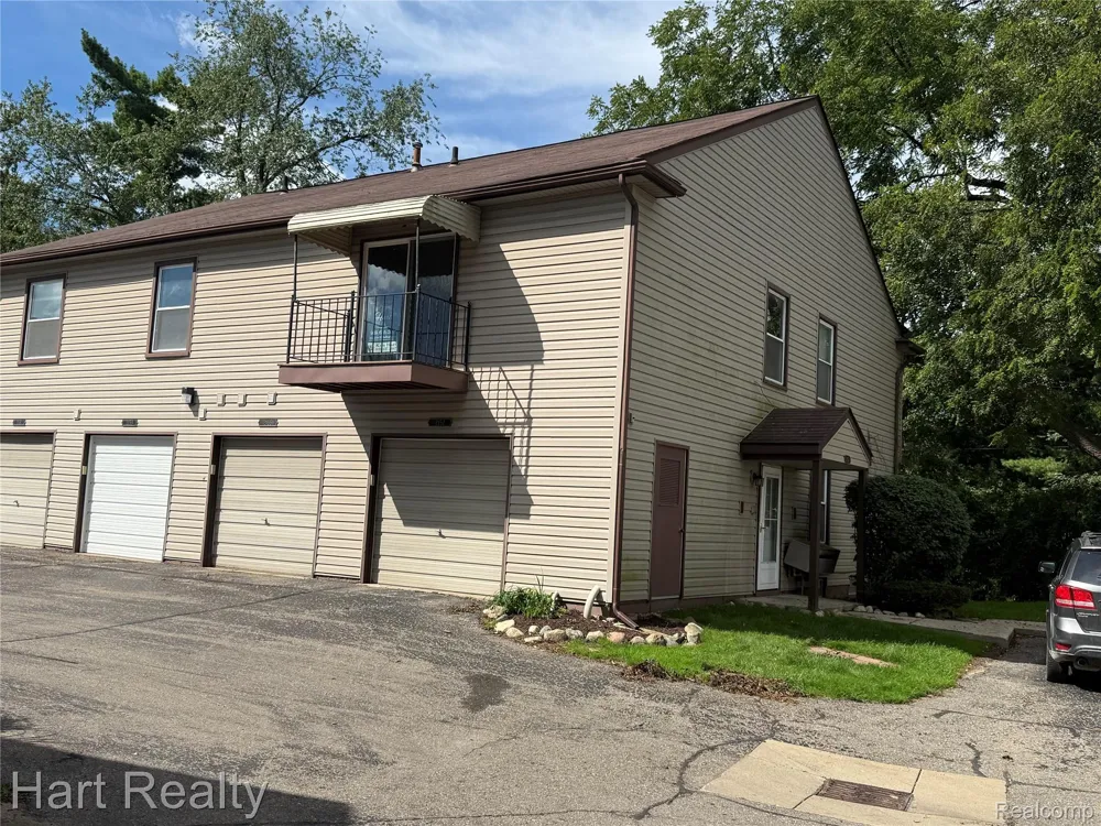 2157 Park Place Drive Walled Lake City, MI 48390