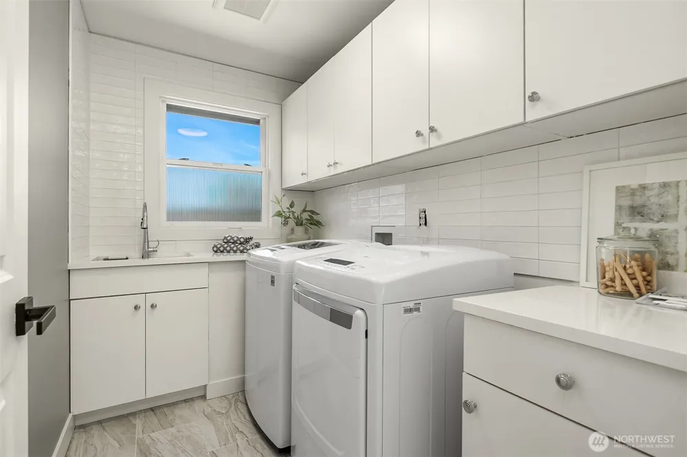 12524 NE 75th Place Kirkland, WA 98033