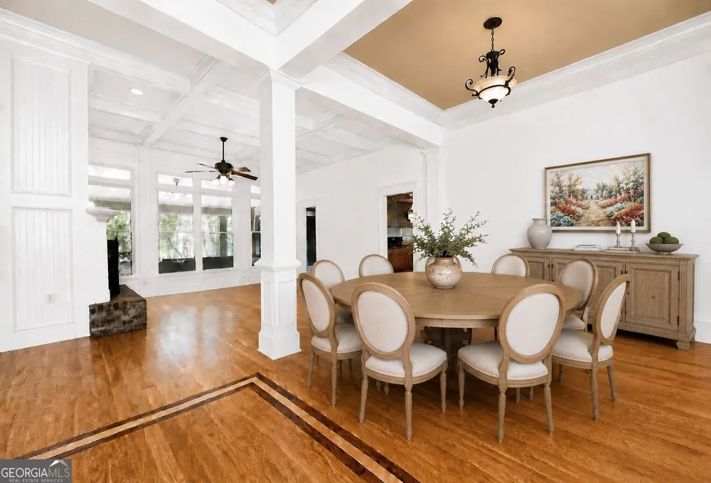 204 Lynn LN Canton, GA 30115