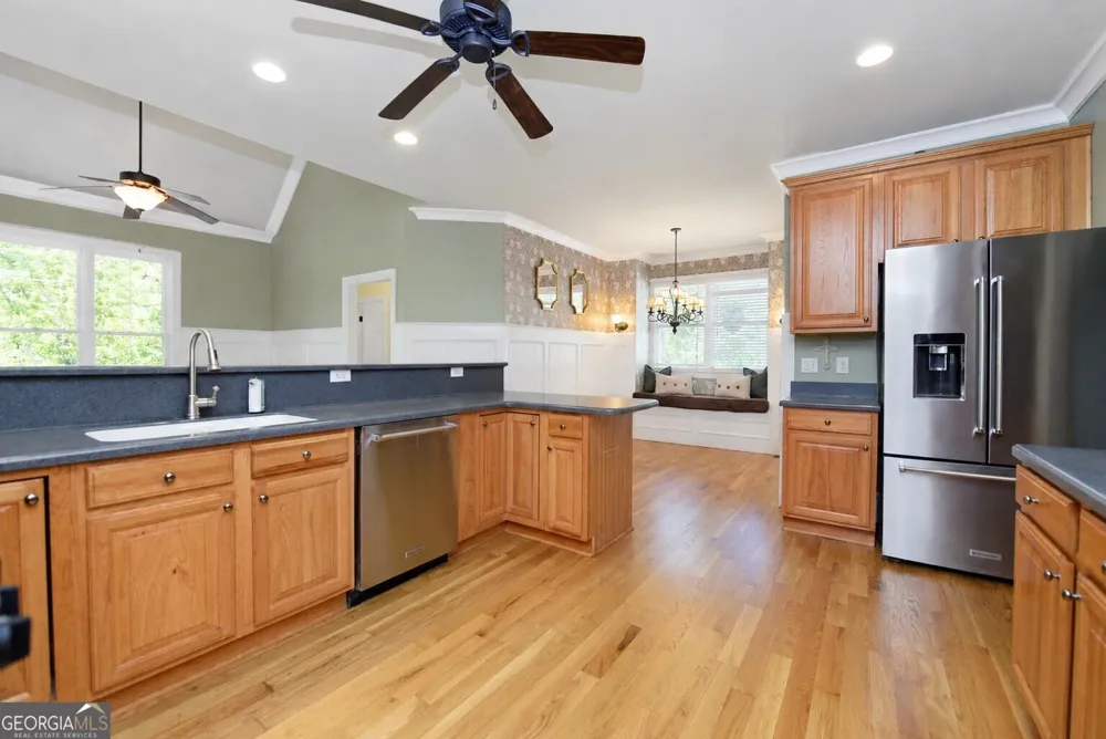 204 Lynn LN Canton, GA 30115