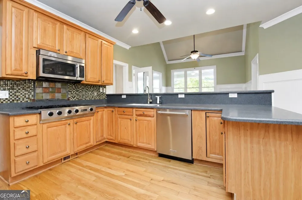 204 Lynn LN Canton, GA 30115
