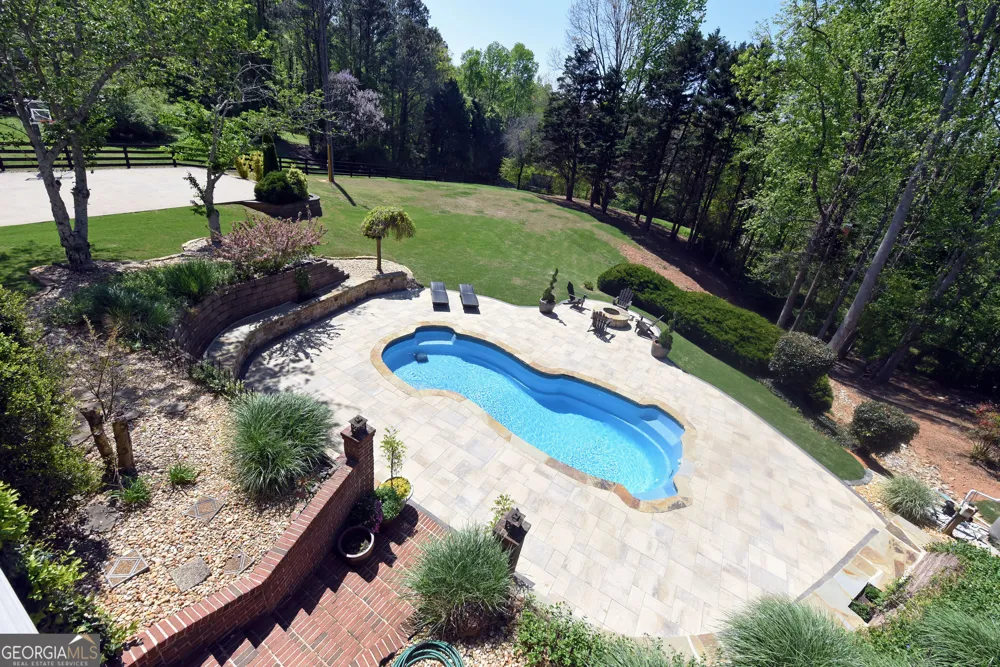 204 Lynn LN Canton, GA 30115
