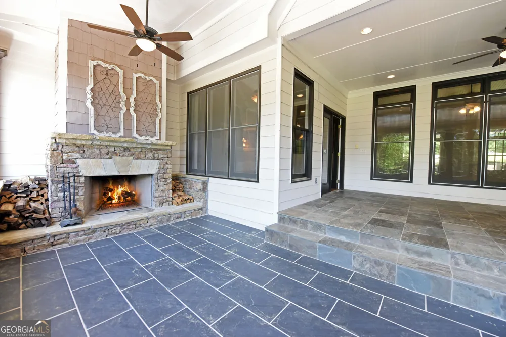 204 Lynn LN Canton, GA 30115