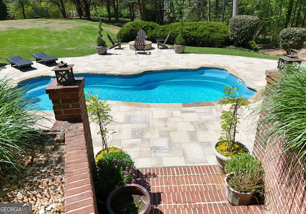 204 Lynn LN Canton, GA 30115
