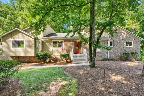 4004 Woodridge Court