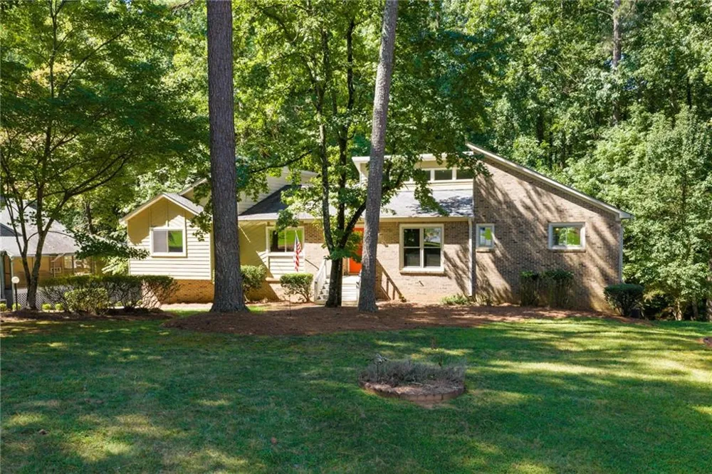 4004 Woodridge Court Duluth, GA 30096