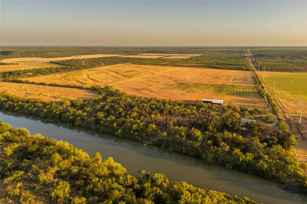 3638 County Road 312 Voss, TX 76888