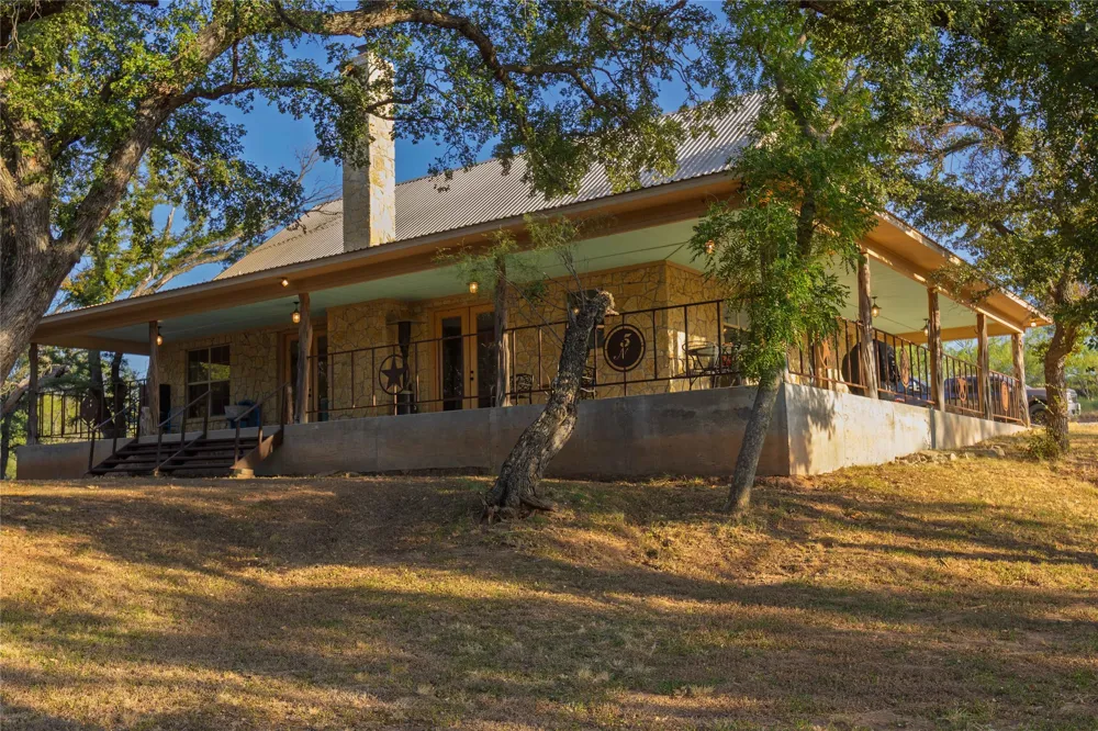 3638 County Road 312 Voss, TX 76888