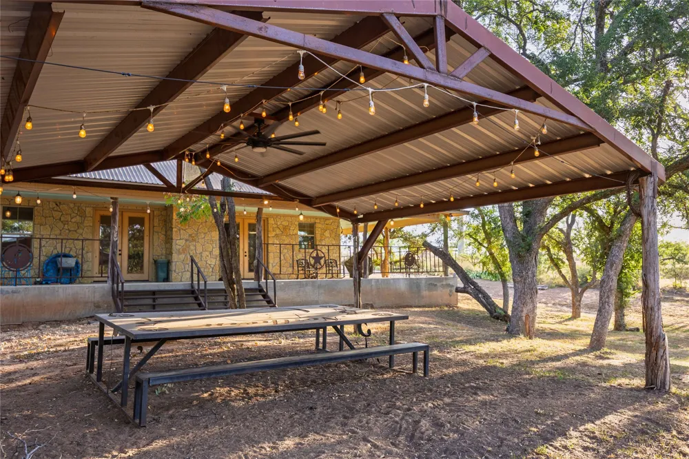 3638 County Road 312 Voss, TX 76888