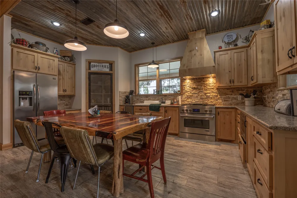 3638 County Road 312 Voss, TX 76888