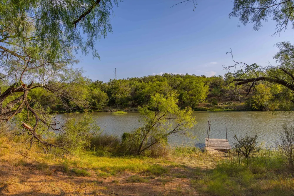 3638 County Road 312 Voss, TX 76888