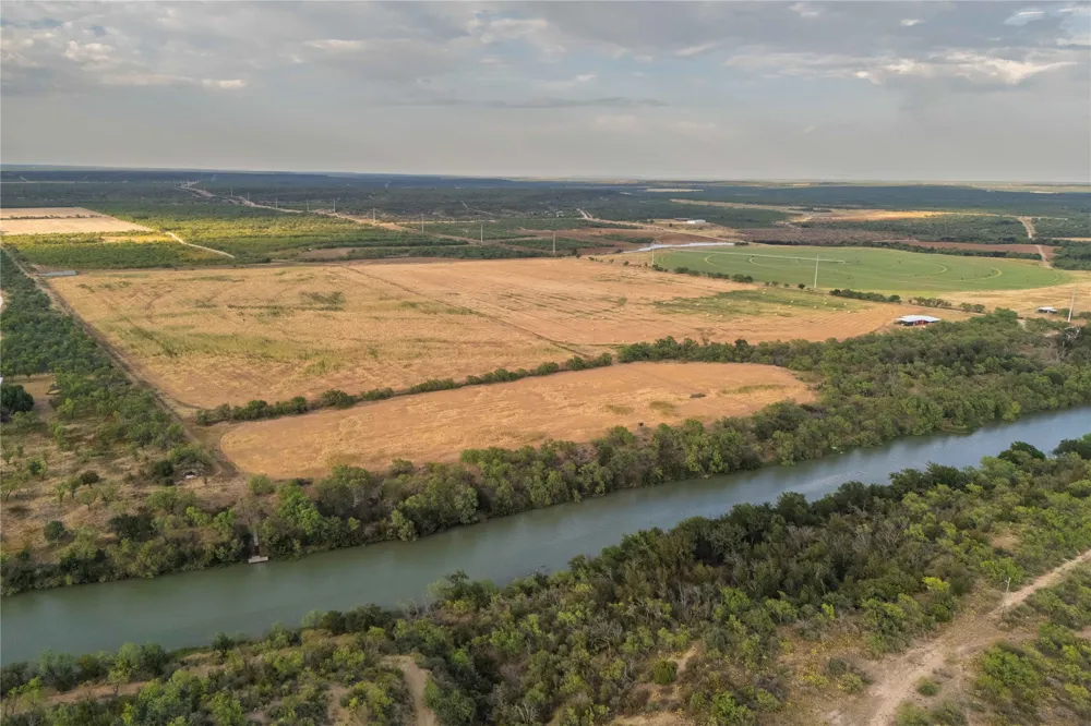 3638 County Road 312 Voss, TX 76888