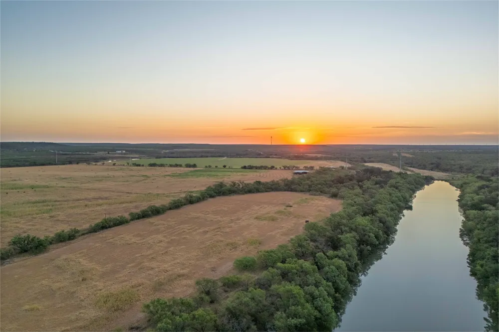 3638 County Road 312 Voss, TX 76888