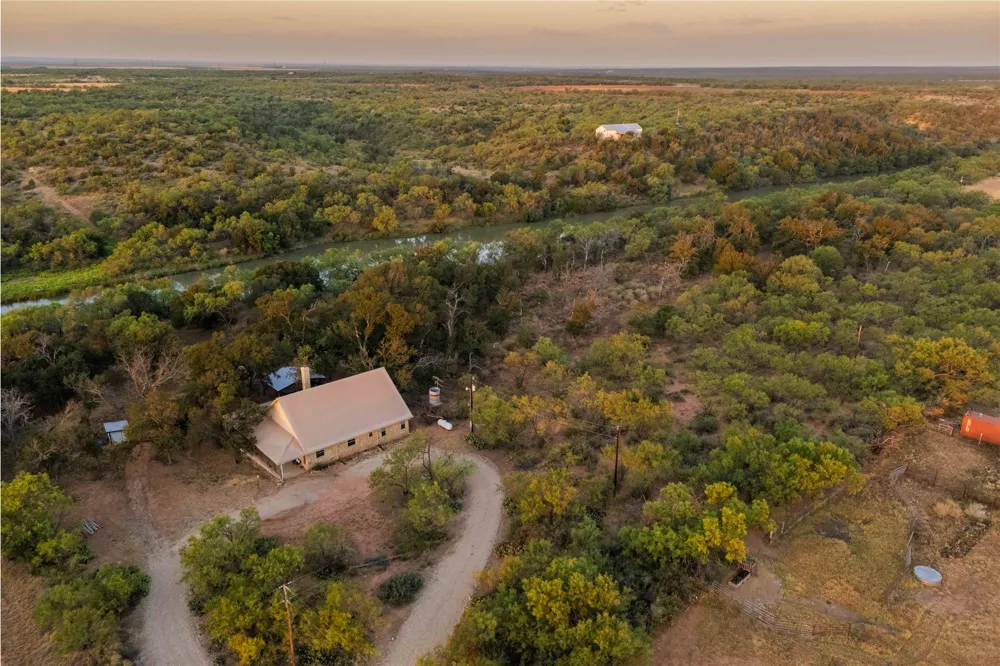 3638 County Road 312 Voss, TX 76888
