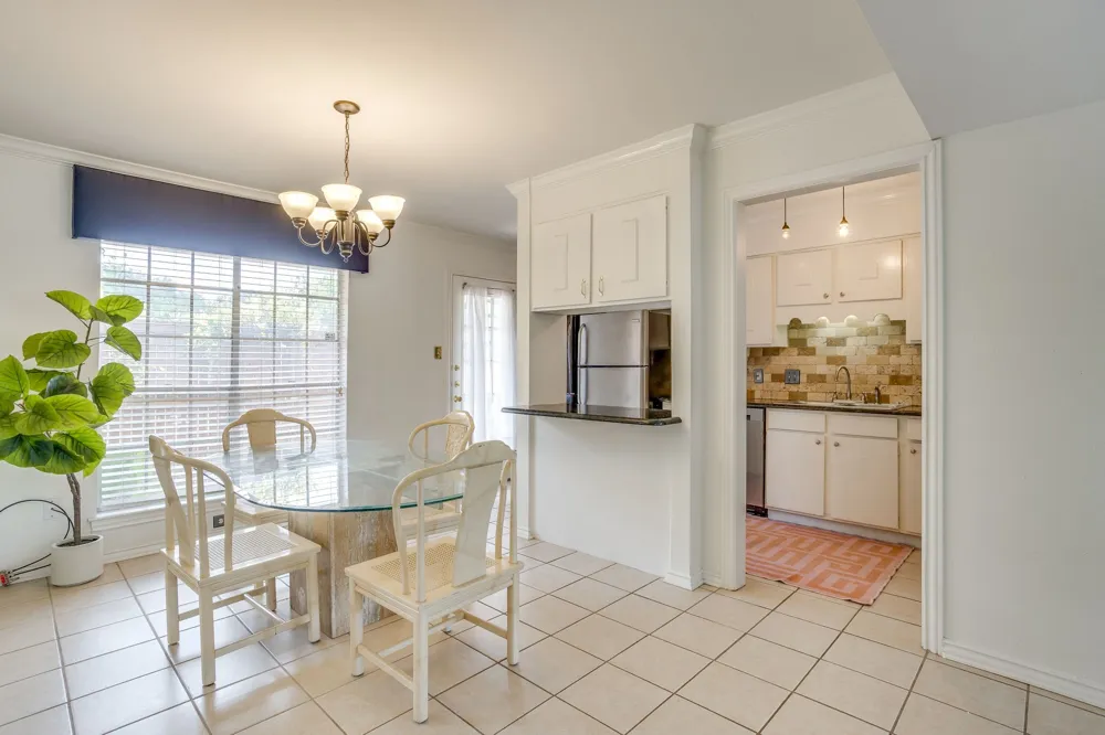 901 Roaring Springs Road Fort Worth, TX 76114