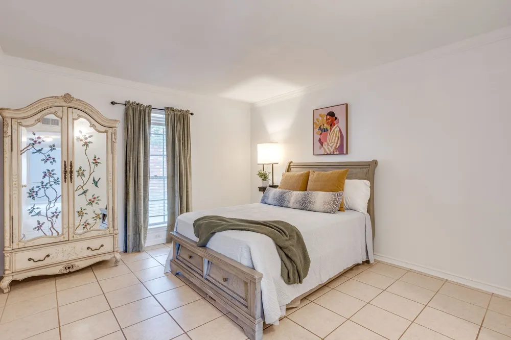 901 Roaring Springs Road Fort Worth, TX 76114