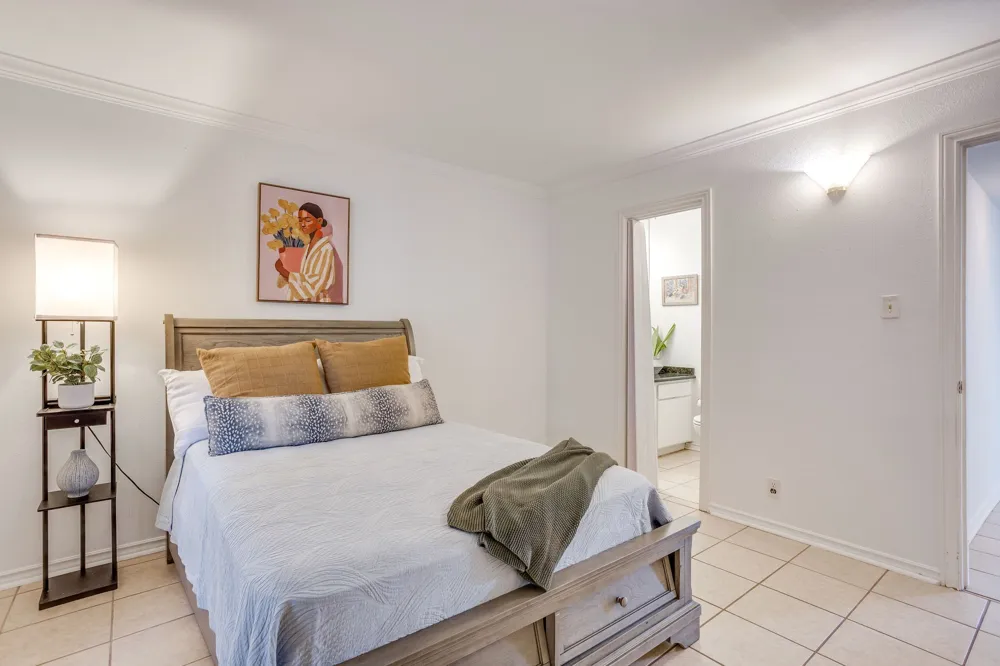 901 Roaring Springs Road Fort Worth, TX 76114