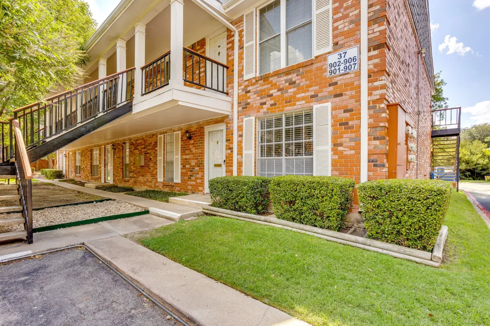 901 Roaring Springs Road Fort Worth, TX 76114