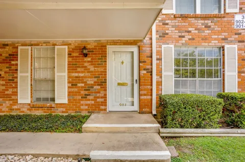 901 Roaring Springs Road
