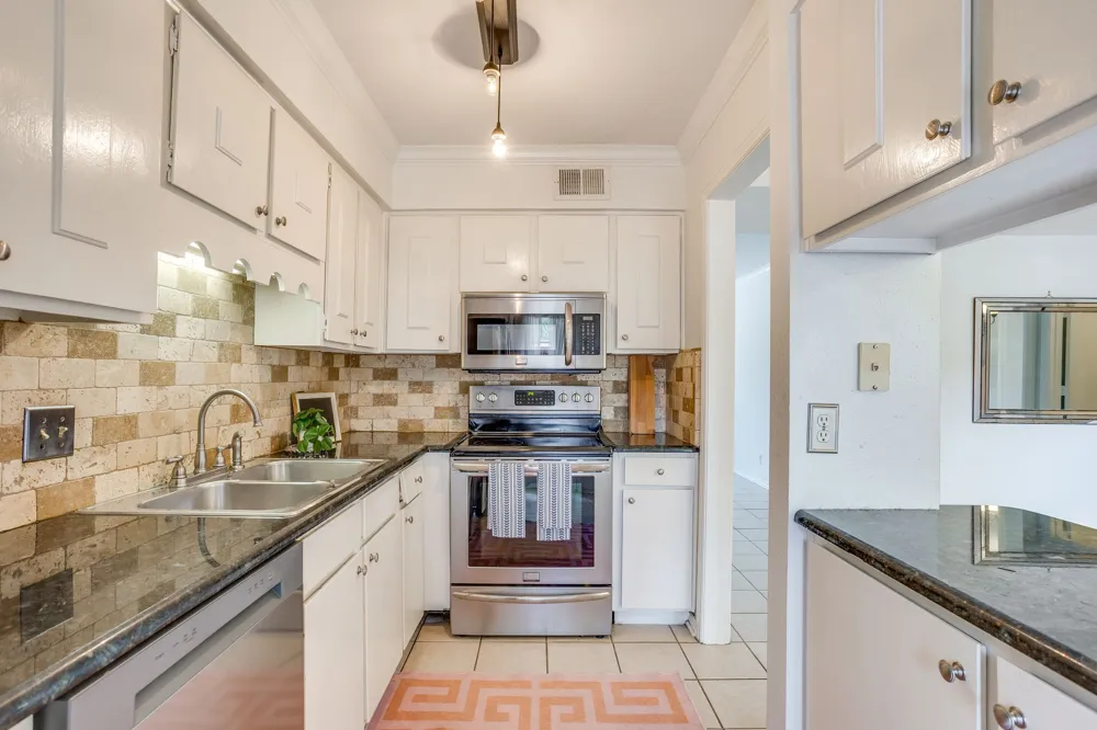 901 Roaring Springs Road Fort Worth, TX 76114