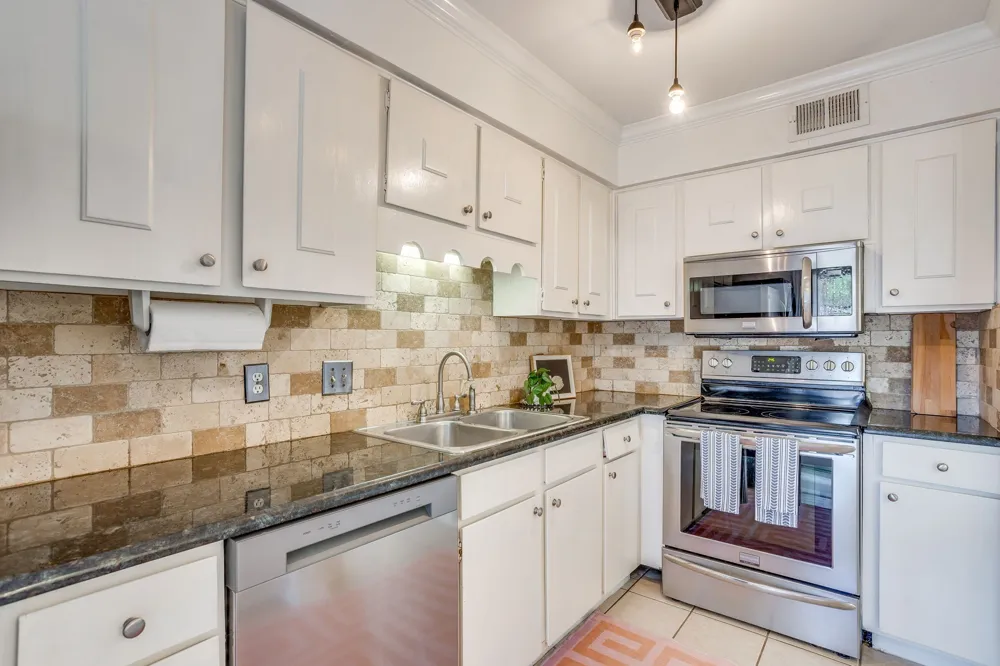 901 Roaring Springs Road Fort Worth, TX 76114