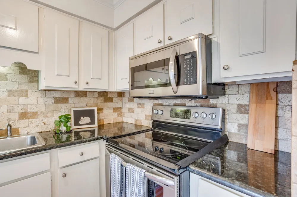 901 Roaring Springs Road Fort Worth, TX 76114