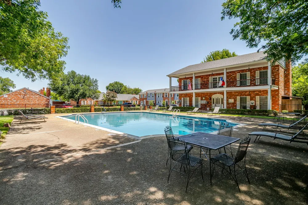 901 Roaring Springs Road Fort Worth, TX 76114