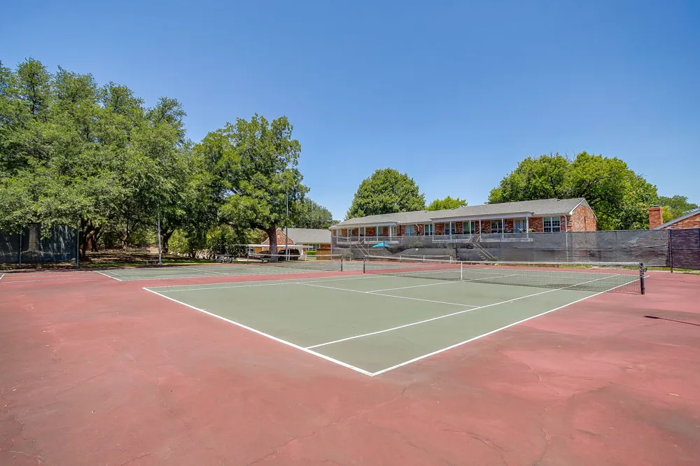 901 Roaring Springs Road Fort Worth, TX 76114