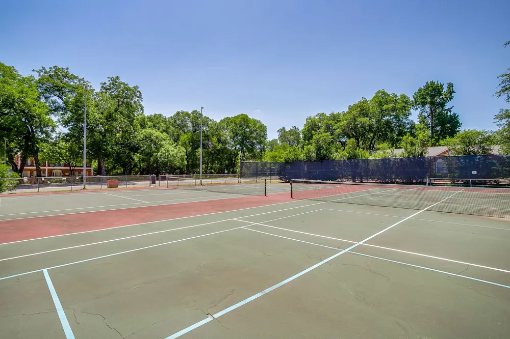 901 Roaring Springs Road Fort Worth, TX 76114