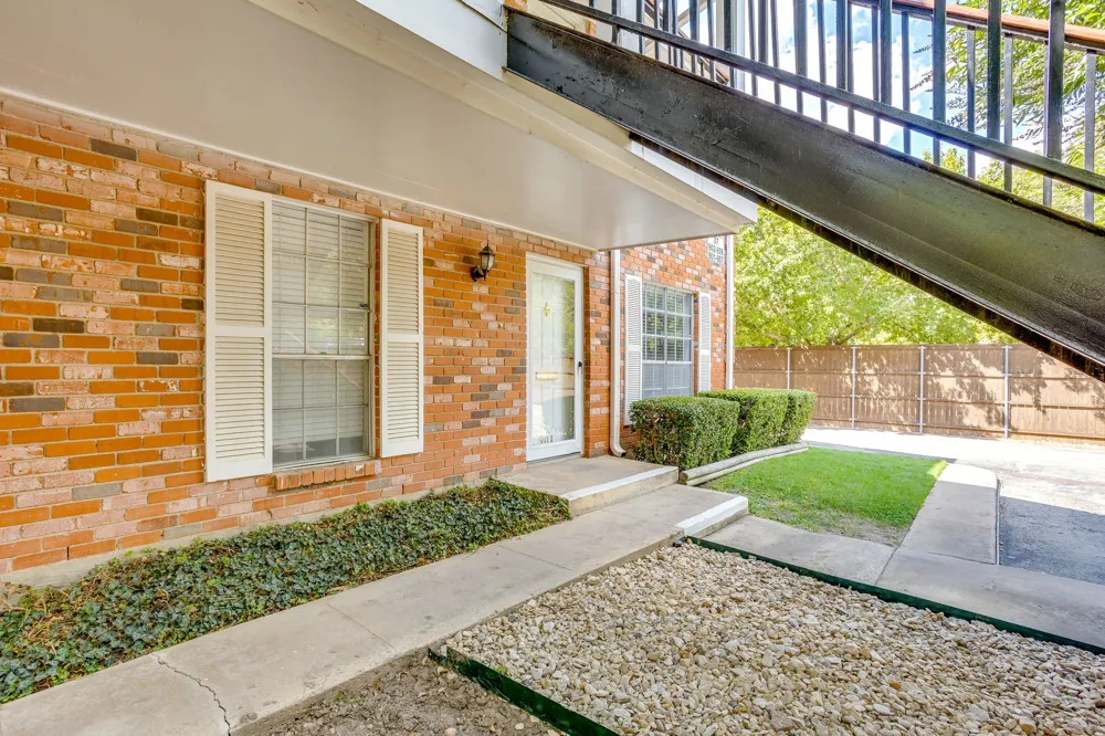 901 Roaring Springs Road Fort Worth, TX 76114