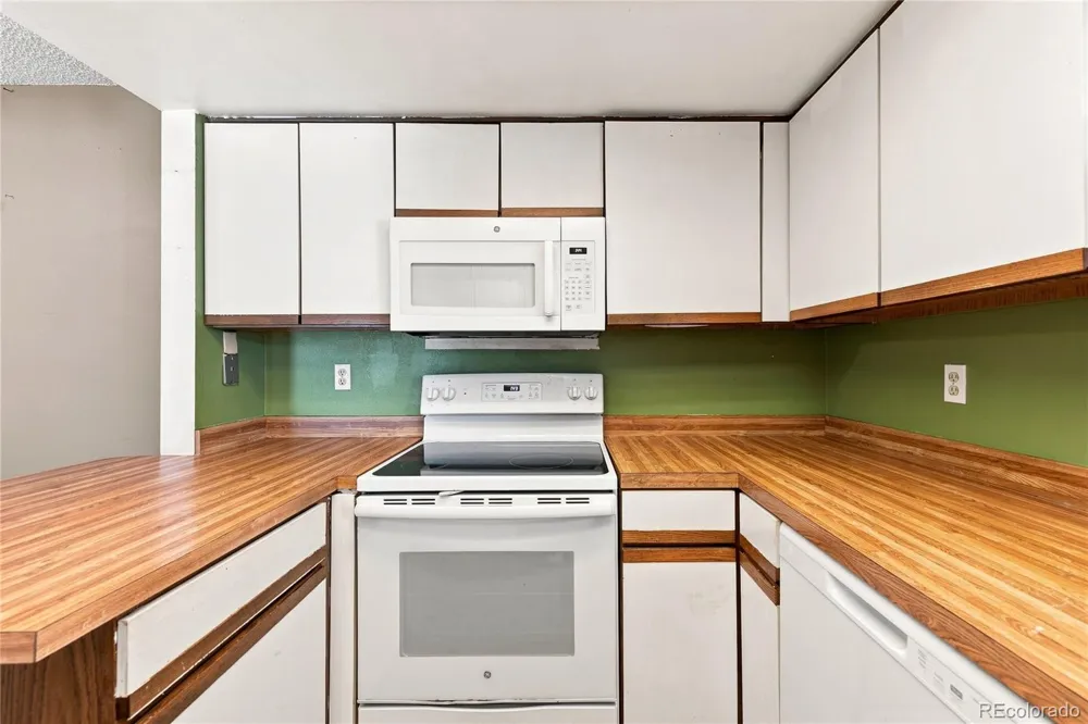 12573 E Pacific Circle #E Aurora, CO 80014