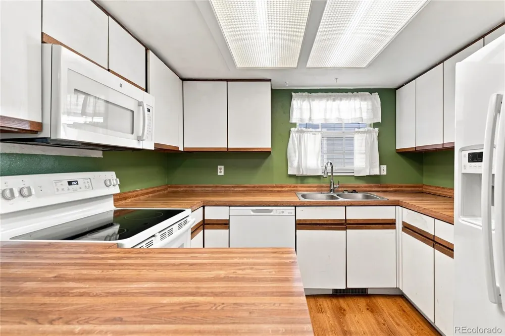 12573 E Pacific Circle #E Aurora, CO 80014