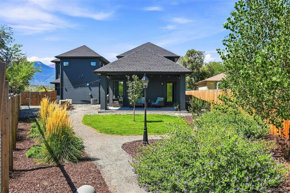 2601 Cascade Avenue Colorado Springs, CO 80907