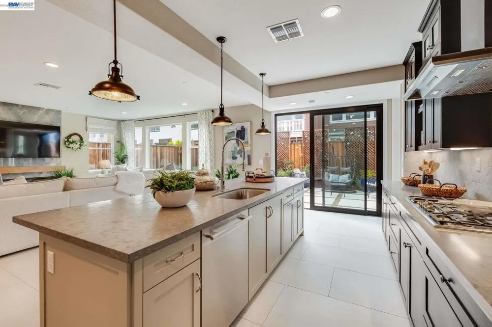 32663 Singh Circle Union City, CA 94587