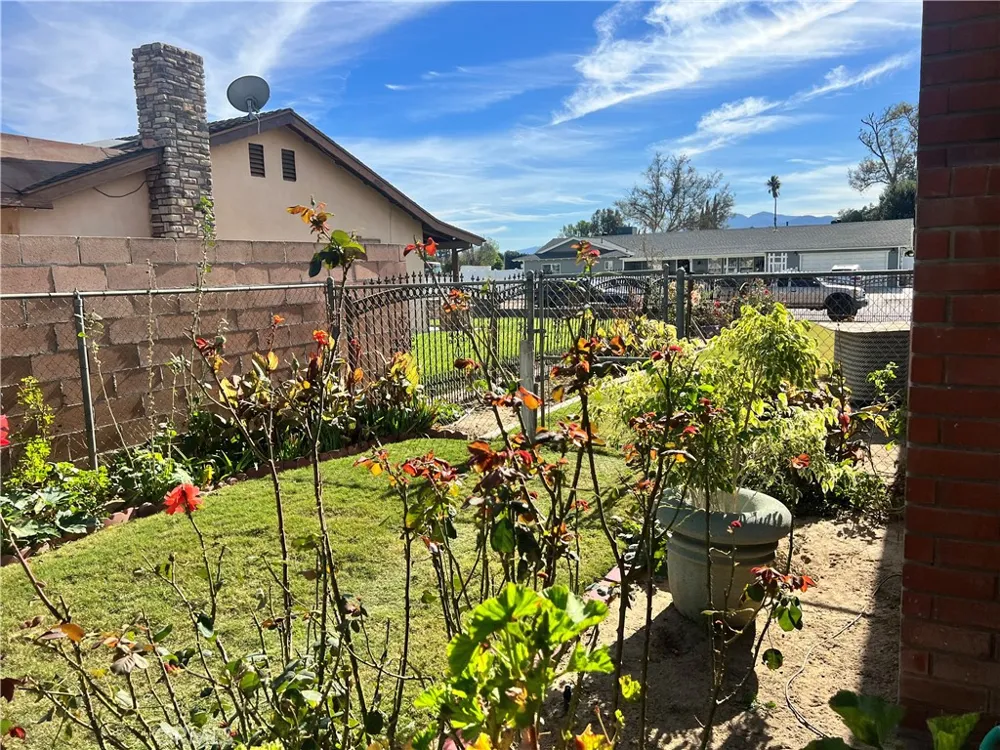 3949 BLUFF Norco, CA 92860