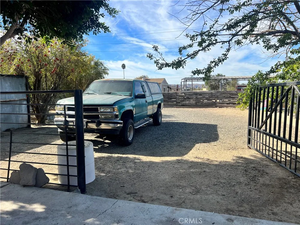 3949 BLUFF Norco, CA 92860