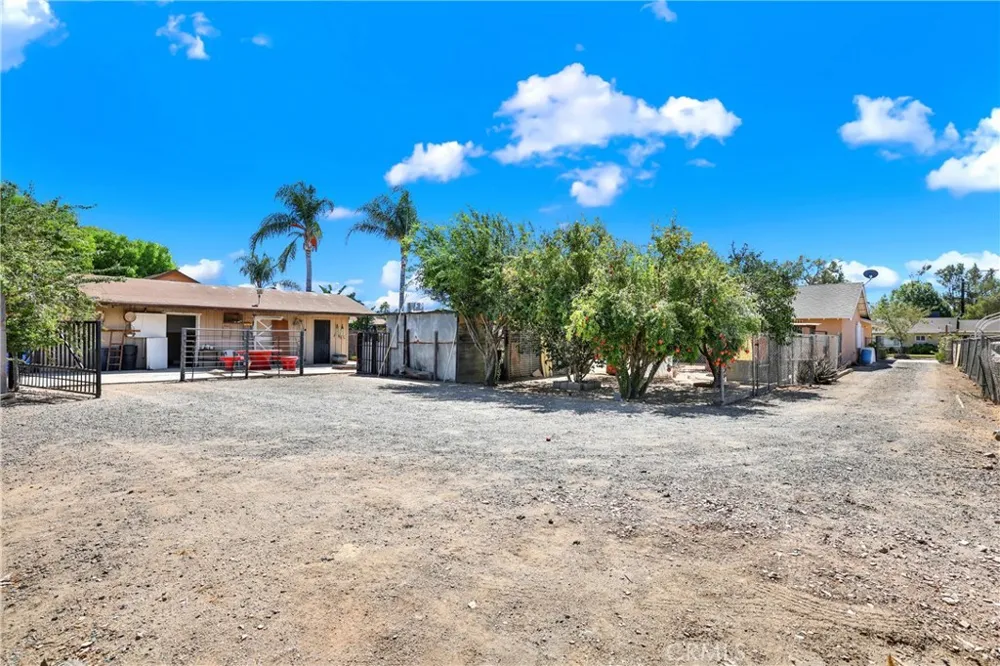 3949 BLUFF Norco, CA 92860
