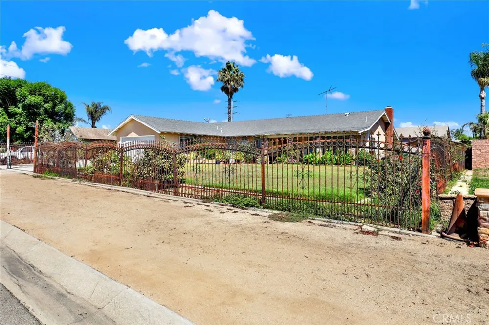 3949 BLUFF Norco, CA 92860