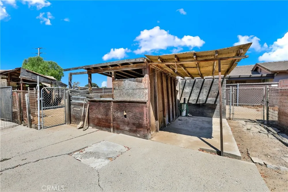 3949 BLUFF Norco, CA 92860