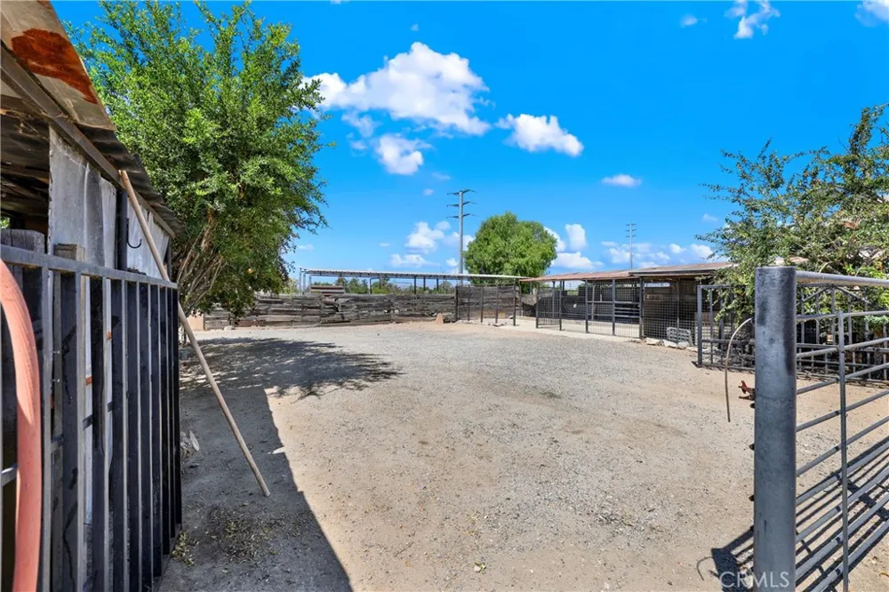3949 BLUFF Norco, CA 92860